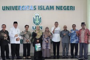  TNC UIS Prof.Madya Zetty Binti Rasheed (enam dari kanan) bersama Rektor UIN Bukittinggi, Prof. Dr. Silfia Hanani (lima dari knan) dan jajaran pimpinan UIN Bukittinggi.